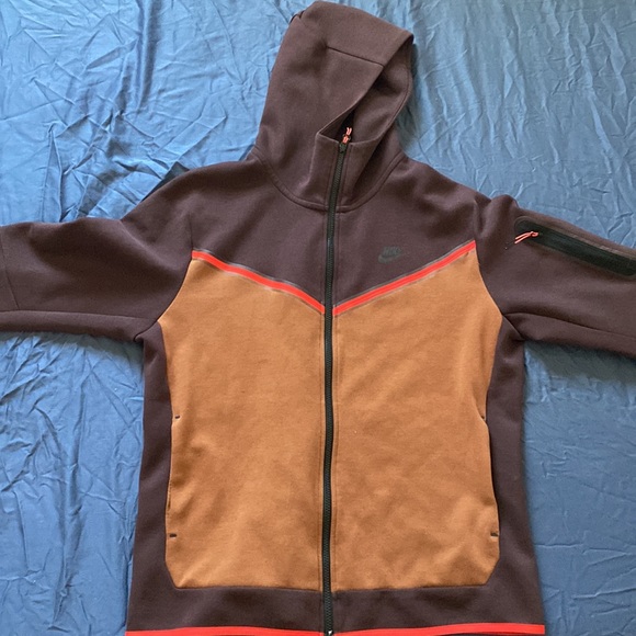 Large brown nike tech - Picture 2 of 3